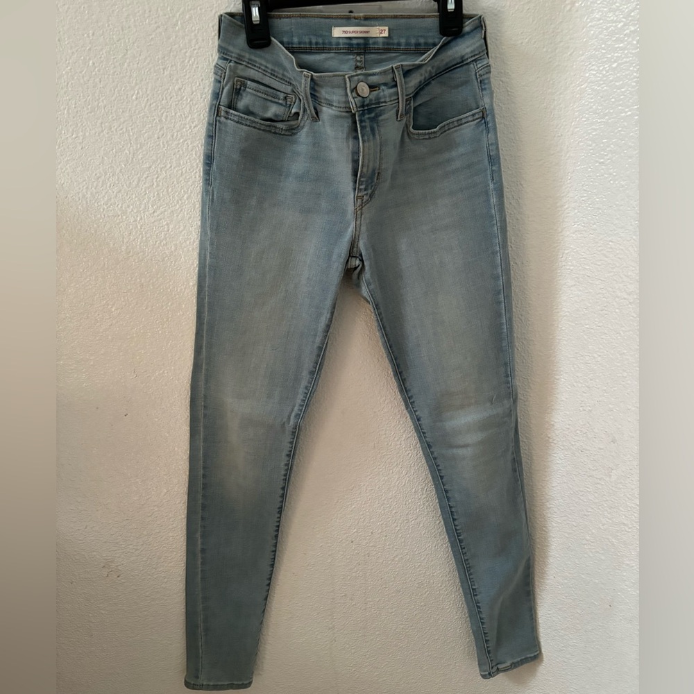 Levi’s 710 Super Skinny Jeans